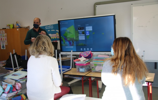 Câmara de Alcácer moderniza ensino na Comporta e Torrão com a oferta de quadros interativos