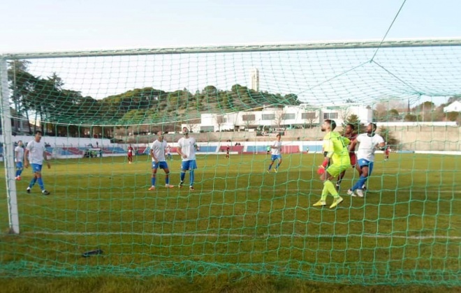 União de Santiago do Cacém joga amanhã à noite em Alfarim