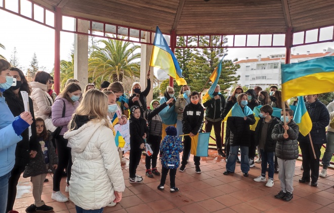 Dezenas de pessoas manifestaram-se em Sines contra a guerra na Ucrânia