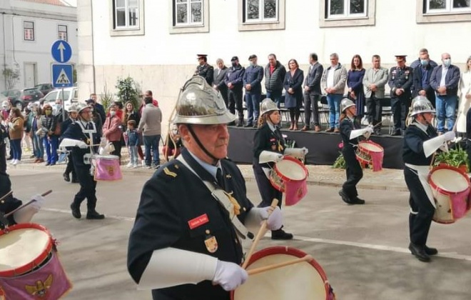 Bombeiros de Santiago do Cacém realizaram ontem um desfile de fanfarras