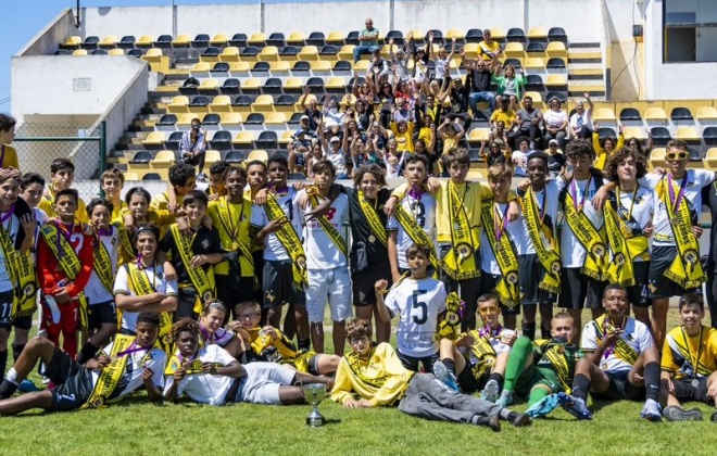 Iniciados do Vasco da Gama de Sines receberam troféus