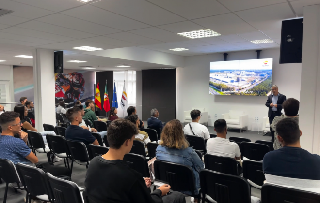Repsol incorpora 35 novos trabalhadores para serem formados como operadores