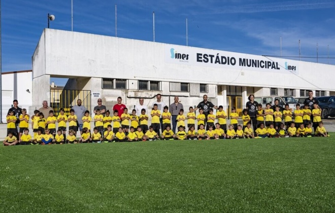 Estádio Municipal de Sines conta com um novo relvado sintético de futebol 7
