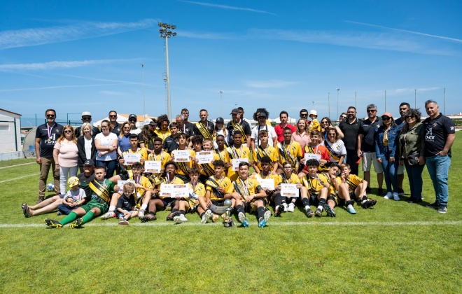 Iniciados do Vasco da Gama receberam taça e medalhas de campeões distritais