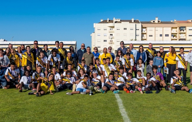 Juvenis do Vasco da Gama receberam troféus de Campeões Distritais