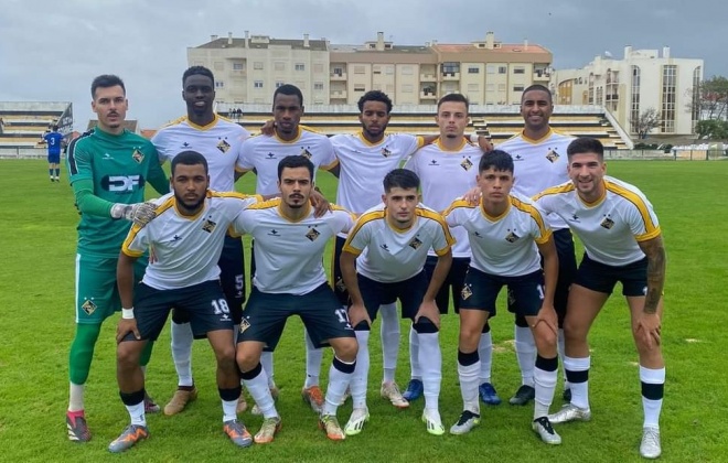 Vasco da Gama de Sines venceu o Charneca da Caparica por 2-0
