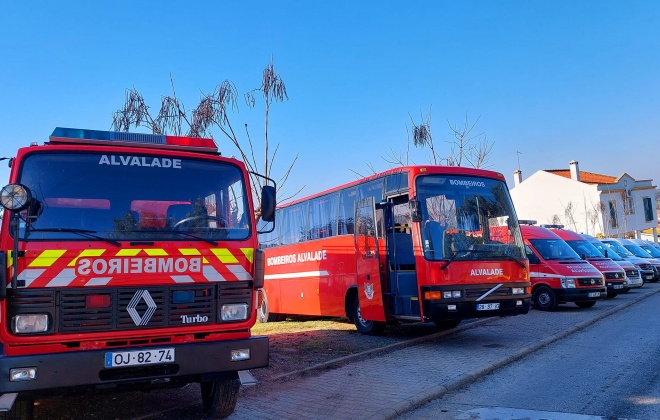 Bombeiros de Alvalade comemoraram 22 anos com a apresentação de 7 viaturas