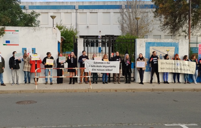 Professores de São Teotónio exigem a contratação de mais profissionais