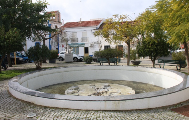 Município de Alcácer do Sal vai requalificar a fonte da Praça Bernardim Ribeiro no Torrão