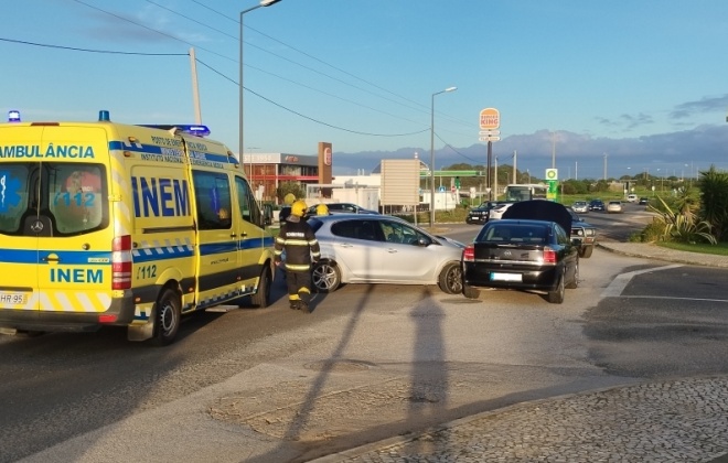 Colisão na Zona Comercial de Sines provoca um ferido ligeiro