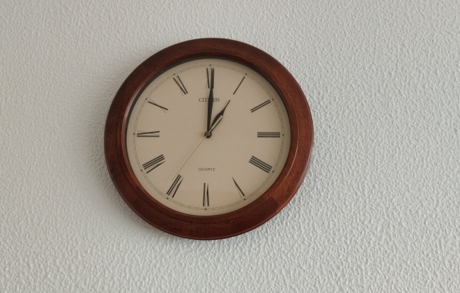 Relógios adiantam uma hora na madrugada deste domingo de Páscoa