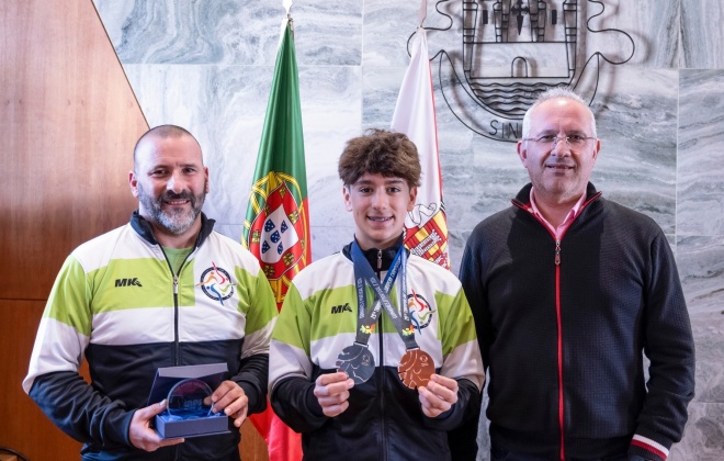 Ginasta Martim Lopes destaca-se em Campeonato Europeu ao serviço da Seleção Nacional de Trampolins