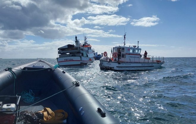 Autoridade Marítima auxiliou esta madrugada uma embarcação de pesca ao largo de Sines