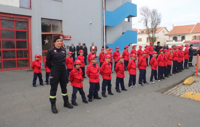 Infantes e Cadetes dos Bombeiros de Sines participaram no 81.º aniversário da A.H.B.V. de Sines