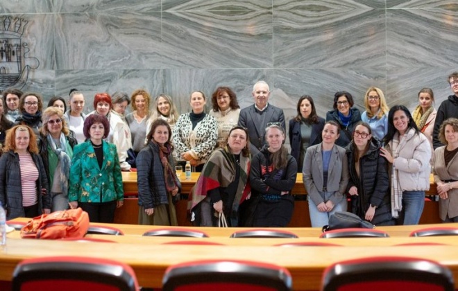 Trinta docentes e técnicos de oito países estão no Agrupamento de Escolas de Sines a desenvolver um projeto de ensino colaborativo na sala de aula inclusiva