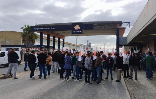 Fábrica da Repsol Polímeros em Sines está encerrada nesta quarta-feira devido à greve dos trabalhadores