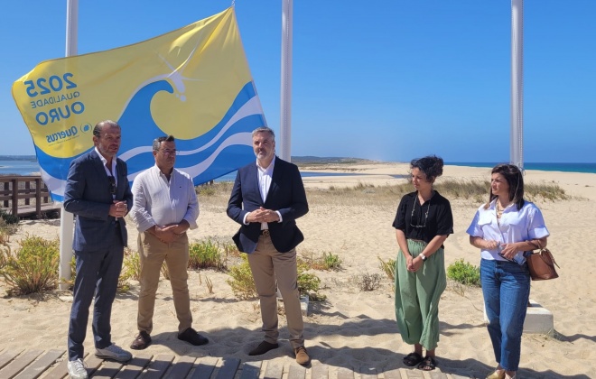 Praia da Costa de Santo André recebeu a Bandeira Qualidade de Ouro 2025