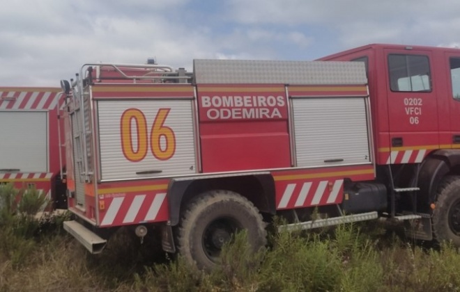 Incêndios consumiu área de mato perto de São Teotónio