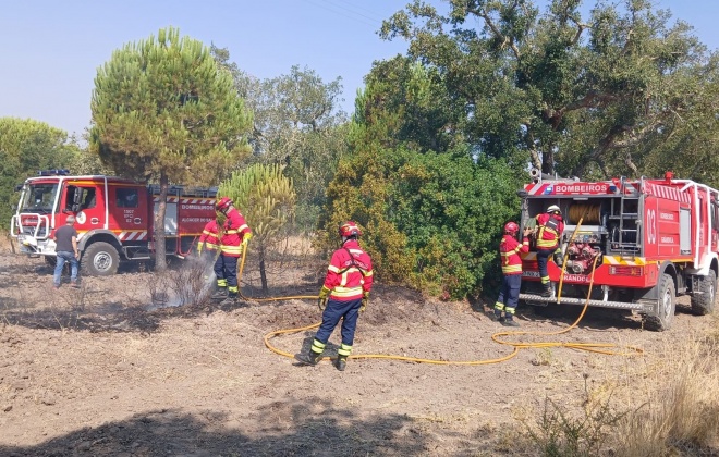 Bombeiros combateram incêndio na Herdade da Courela em Alcácer do Sal