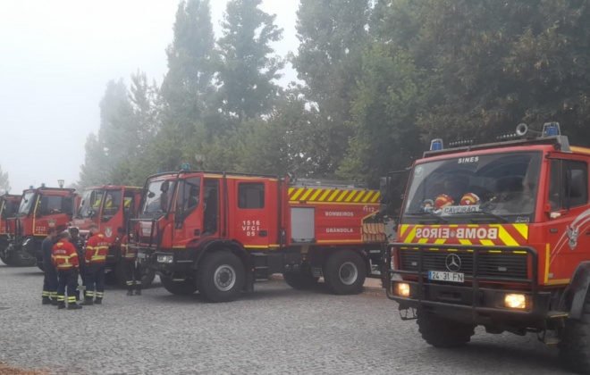 Bombeiros do Litoral Alentejano continuam a combater incêndios na região centro