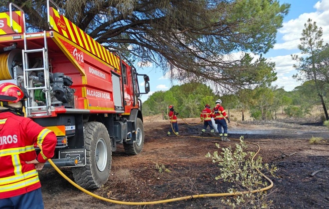 Incêndio consumiu área de mato e pasto no Enxofral em Alcácer do Sal