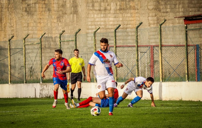 União de Santiago joga na Charneca da Caparica neste domingo às 15 horas (com áudio)