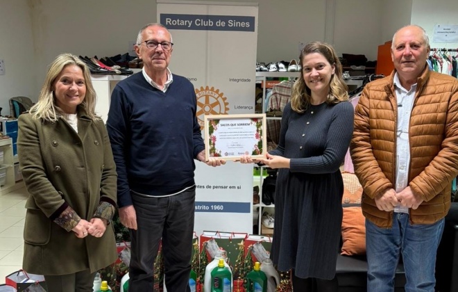 Rotary Club de Sines entrega cabazes de higiene pessoal e de casa a famílias carenciadas