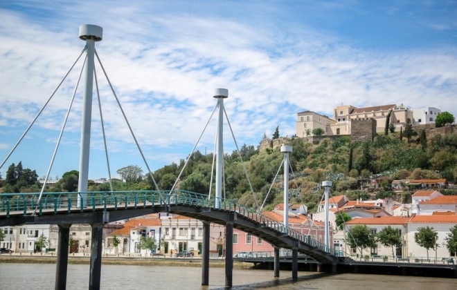 Município de Alcácer do Sal vai reabilitar a ponte pedonal que liga as duas margens do Rio Sado