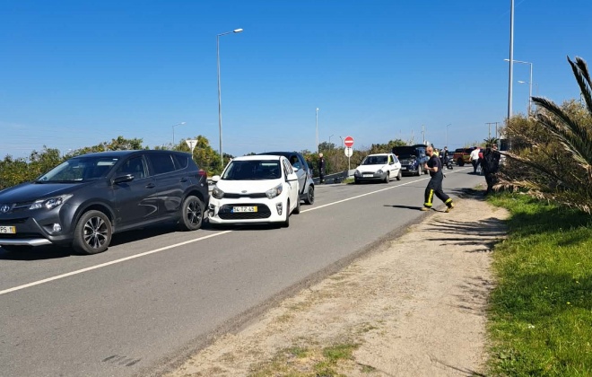 Colisão entre quatro viaturas não provoca vitimas em Sines