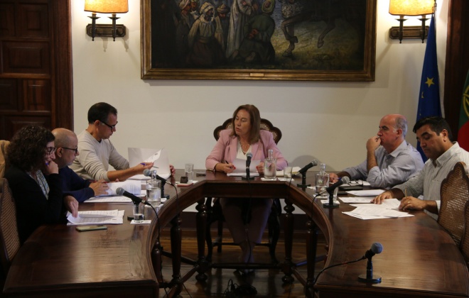 Clarisse Campos retira pelouros e confiança política ao vereador Mário Caixas