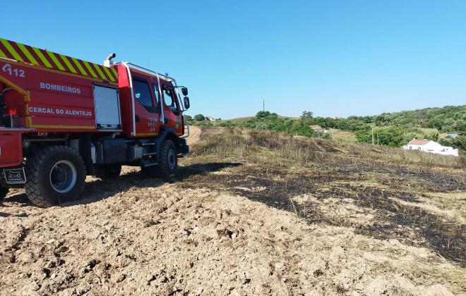 Bombeiros combateram incêndio perto da Sonega no concelho de Sines