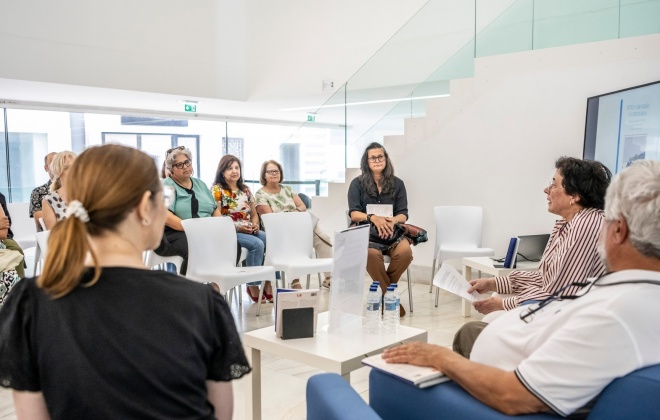 Maria da Luz Correia apresentou ontem na Biblioteca Municipal de Sines a obra “Entre o Cabo Sardão e o Cabo da Roca"